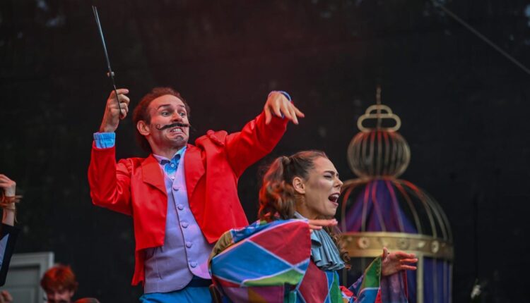Avanpremiera a operei „Barbierul din Sevilla” la Constanta, in regia autorului de bestselleruri Igor Bergler si sub bagheta dirijorului Daniel Jinga